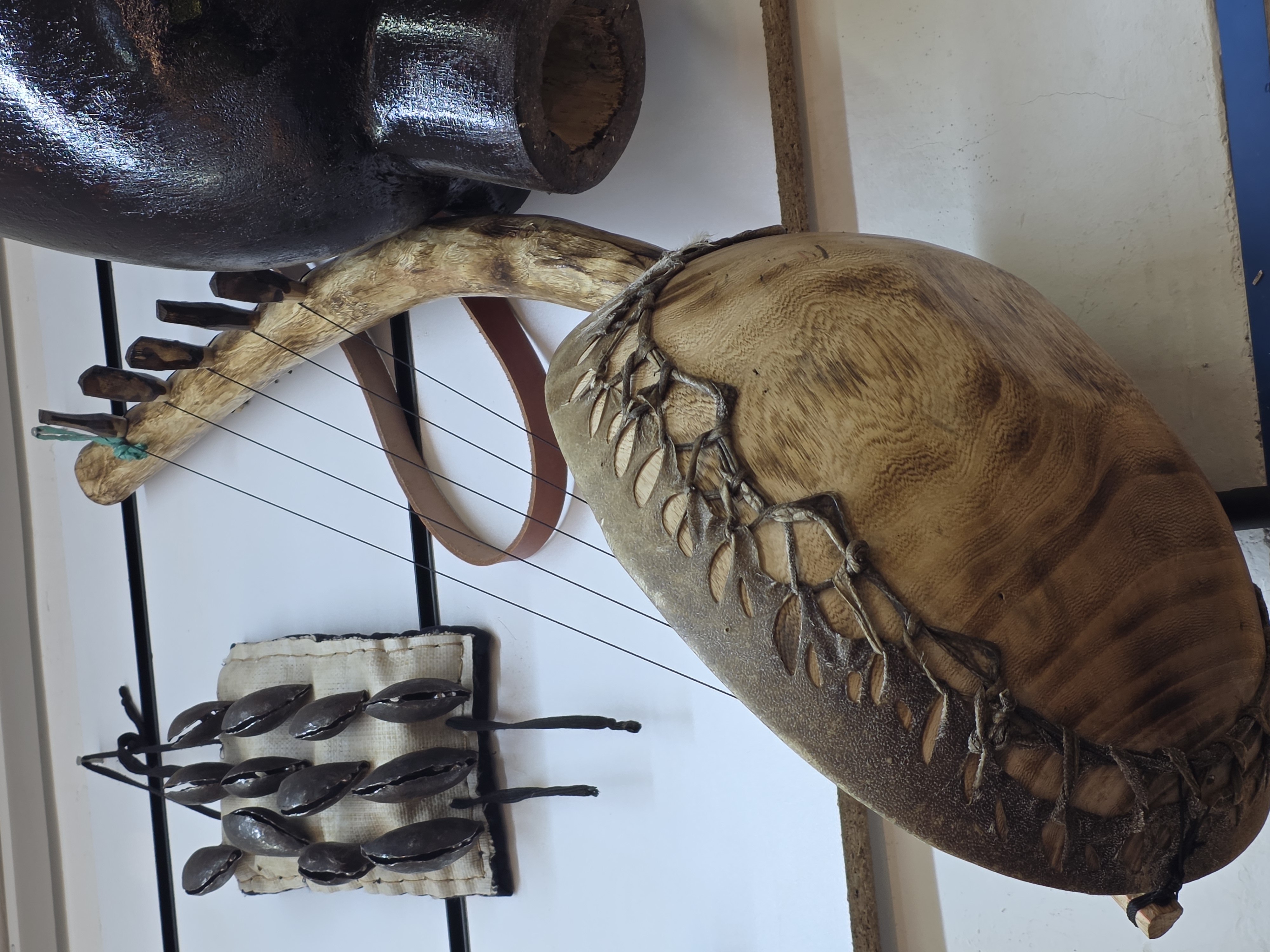 Adeudeu instrument